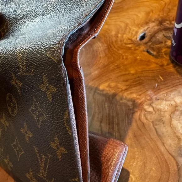 LOUIS VUITTON
Monogram Porte Tresor Etui Papiers
Wallet vintage converted - Picture 8 of 15